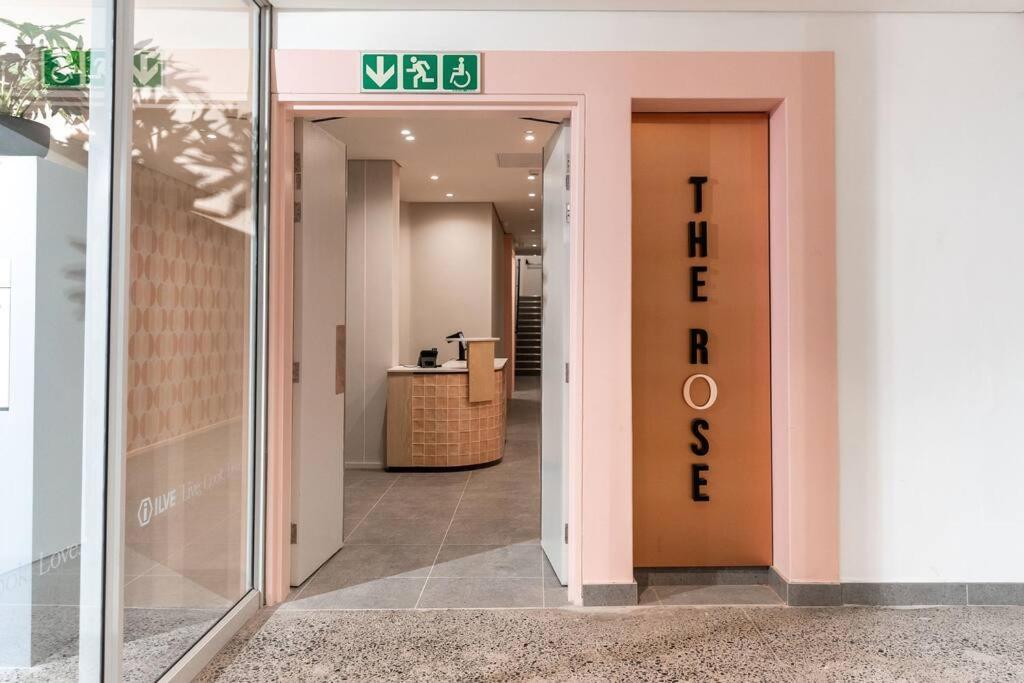 The Rose 604: Central Studio With Rooftop Pool Kaapstad Buitenkant foto